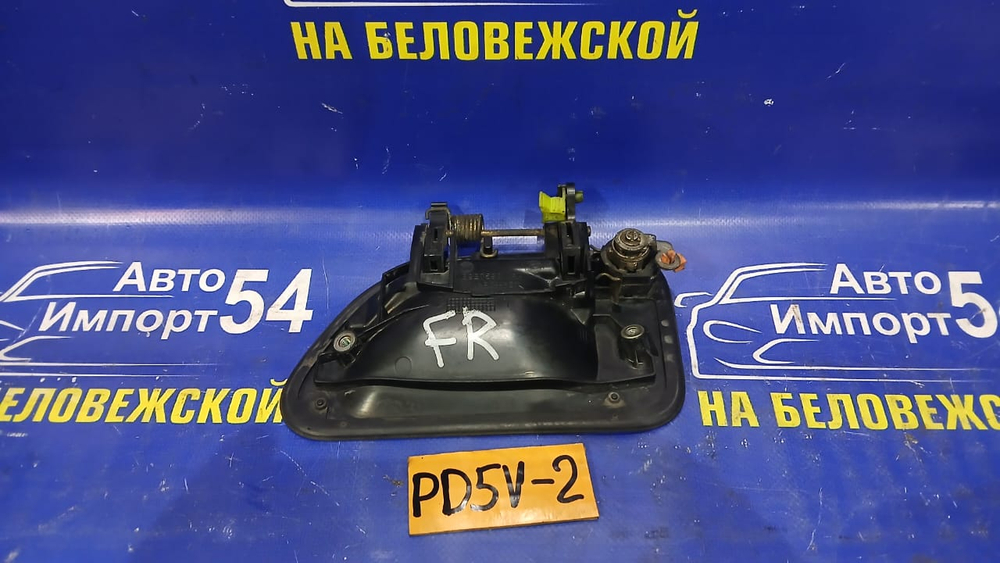 Ручка двери передней правой внешняя MITSUBISHI DELICA 1998