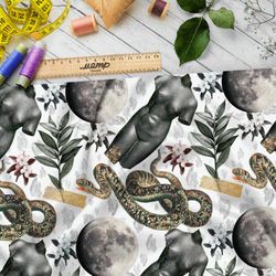 Ткань саржа коллаж из скульптур, полной луны и змей