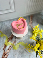 Мусовый торт с шоколадным покрытием велюр - Сердце на 8 Марта (Клубника со сливками)