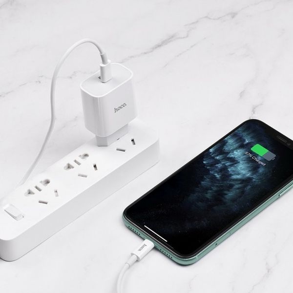 Адаптер питания Hoco C76A Speed source PD+QC 3.0 charger (USB-C: 5V max 3.0A/20Вт) Белый