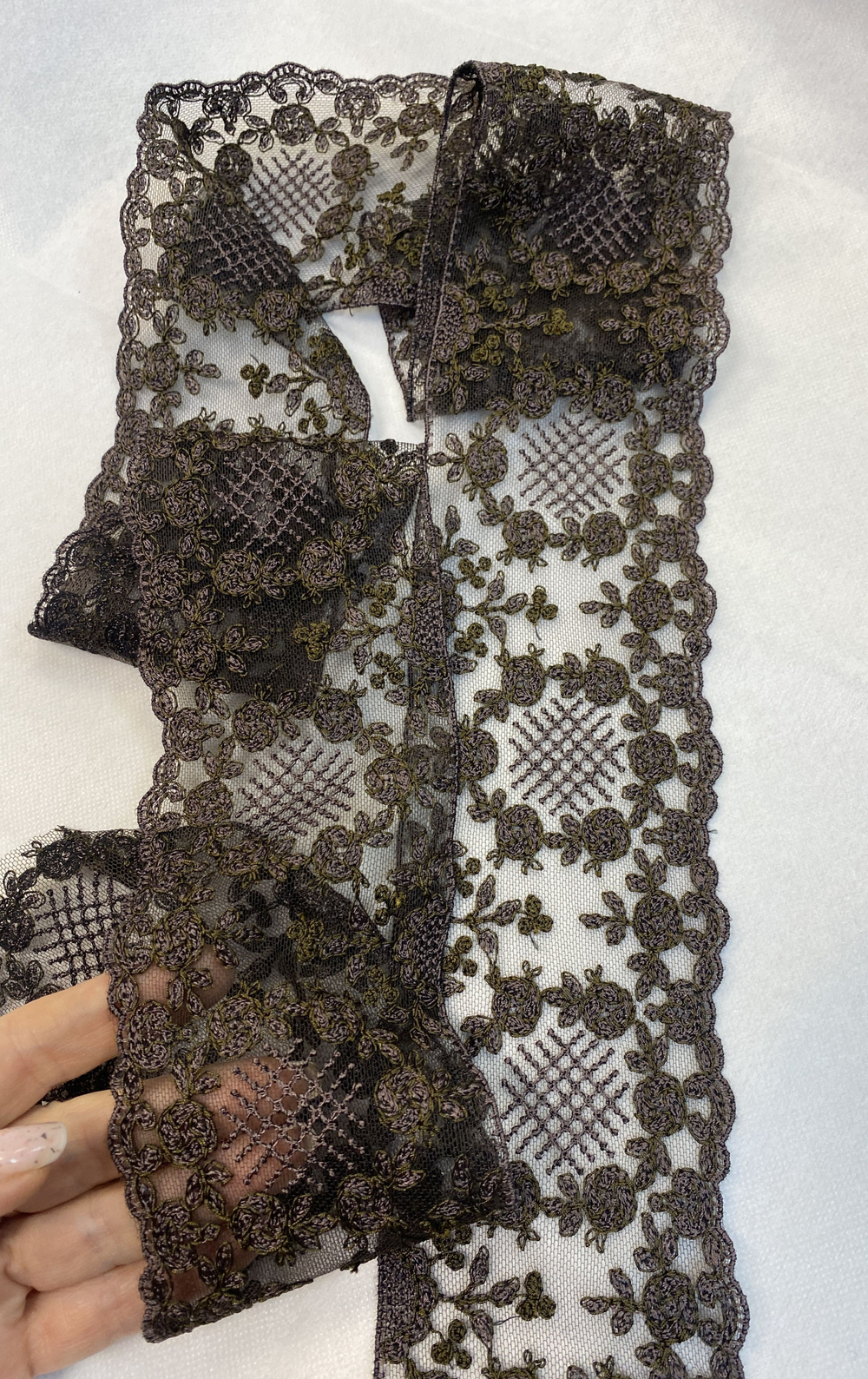 кружево на сетке вышивка шелк/хлопок (Франция) ш-7см отрез 2,1 м