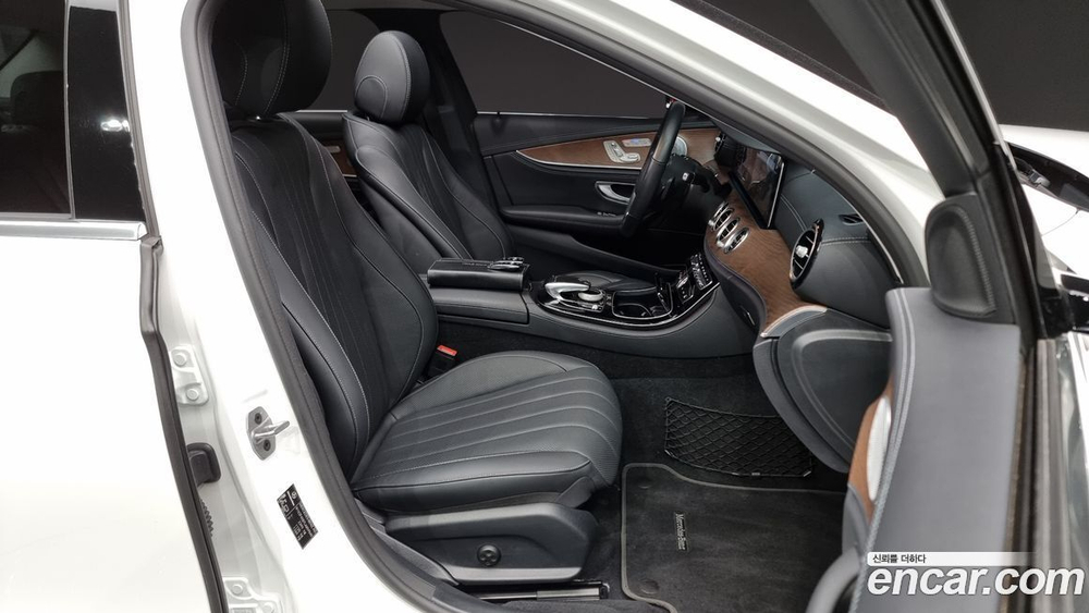 Mercedes-Benz E-Class W213 E300 4MATIC Exclusive (09.2020)
