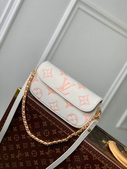 Louis Vuitton Ivy Wallet On Chain Bag