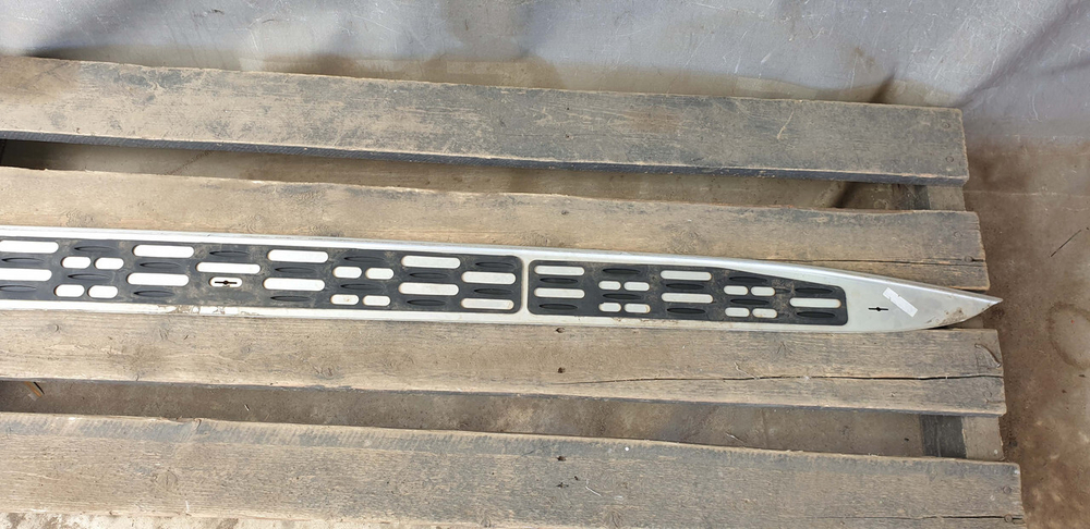 Накладка подножки левой Mercedes GLE (W166) 11-18 Б/У Оригинал A1666980348