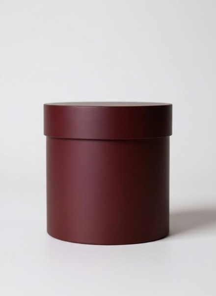 Плотная шляпная коробка с крышкой без лент. Цвет; Бордовый.