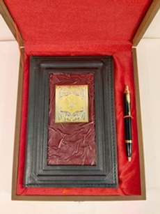 Набор "Ежедневник "Герб РФ" (златоустовская гравюра) из натуральной кожи со съемной обложкой и ручкой Parker"