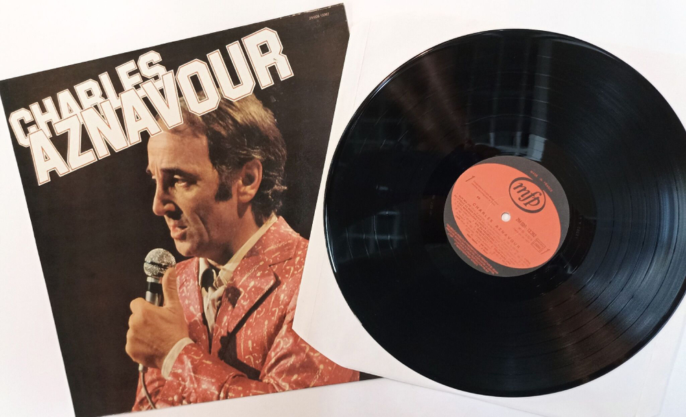 Винтажная виниловая пластинка LP Charles Aznavour (France 1977)