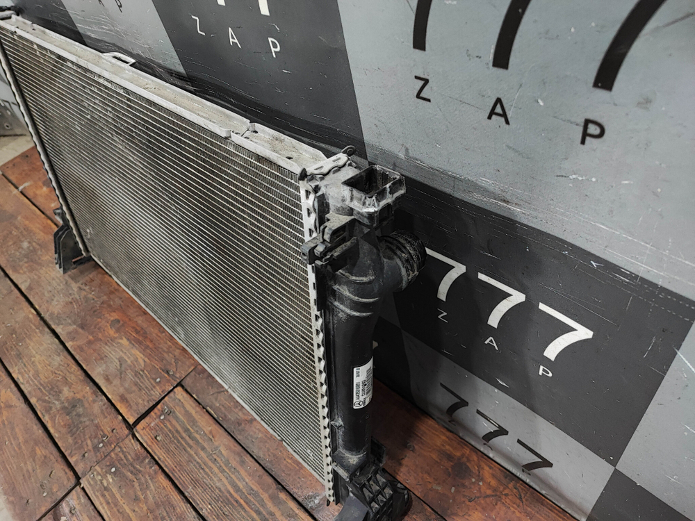 Радиатор двигателя Mercedes V-Class (W447) 14-нв Б/У Оригинал A4475010001