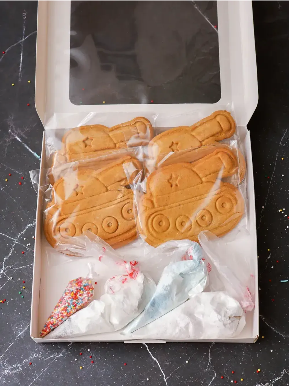 Набор для росписи "Танк" из имбирного теста Набор для росписи "Танк" из имбирного теста