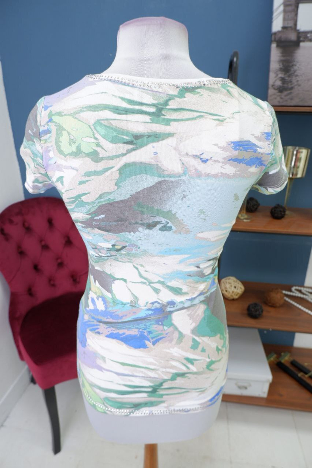 Футболка со стразами 40/42 размер