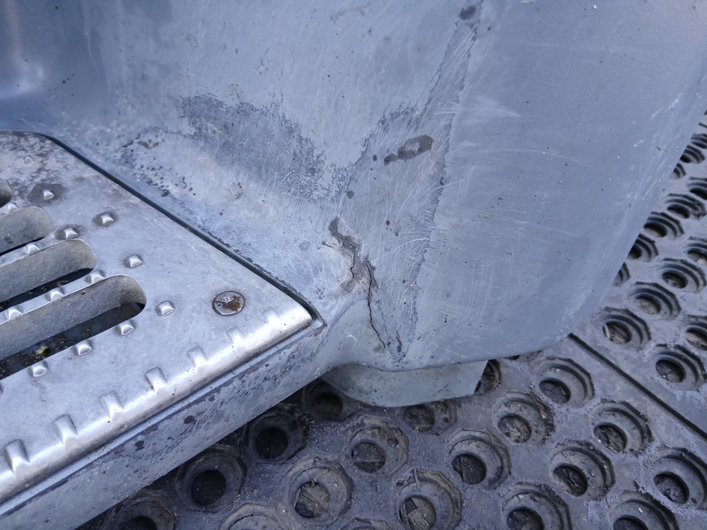 Корпус подножек левый