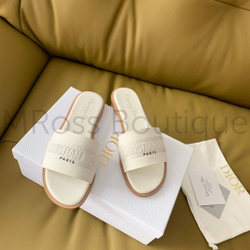 Кожаные белые шлепанцы Dior Dway Slide с вышивкой