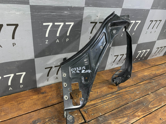 Кронштейн фары левый Mercedes E-Class (C207)  Б/У Оригинал A2076200372