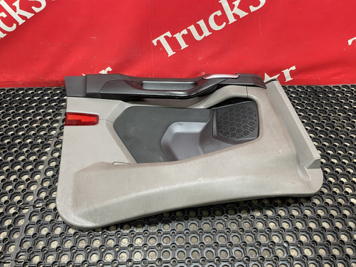 Обшивка двери левой 2019г.