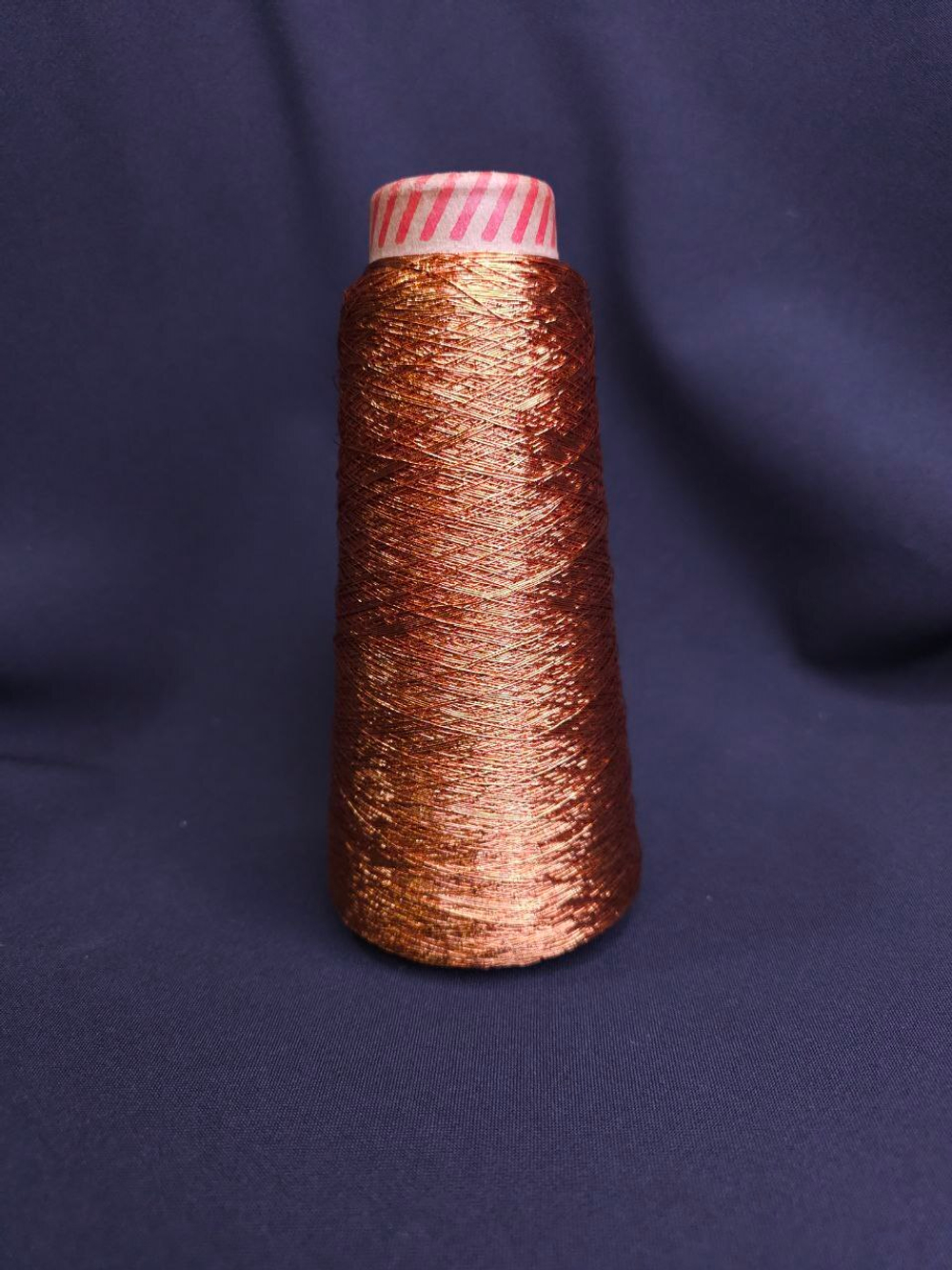 Итальянская бобинная пряжа, Люрекс для декорирования От производителя FILOSOPHY арт. PAGLIETTA ВЕС БОБИНЫ 50 грамм Состав 80% Вискоза, 20% Полиэстер, Длина 1200м/100гр.