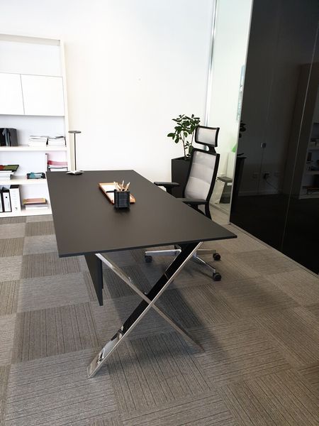 Аренда офисных столов: особенности, преимущества и нюансы