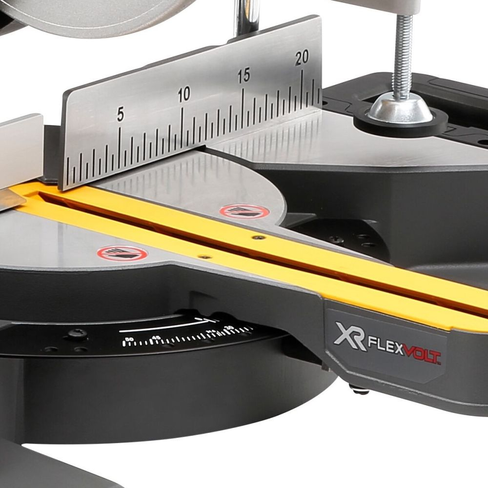 Аккумуляторная торцовочная пила DeWalt DCS777N (без акк, без з/у)