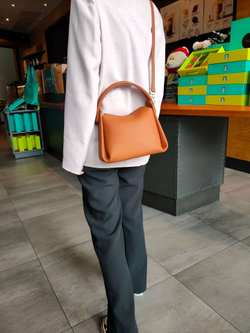 женская сумка на плечо из натуральной кожи