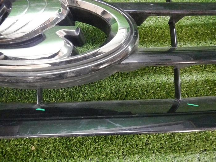 Решетка радиатора Lada Vesta (2015-н.в.)