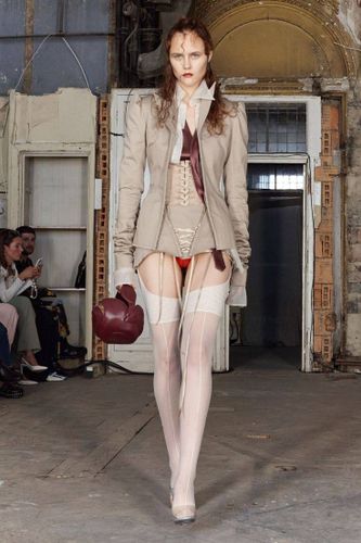 01.03 лекция: Нижнее белье - от корсета до стрингов