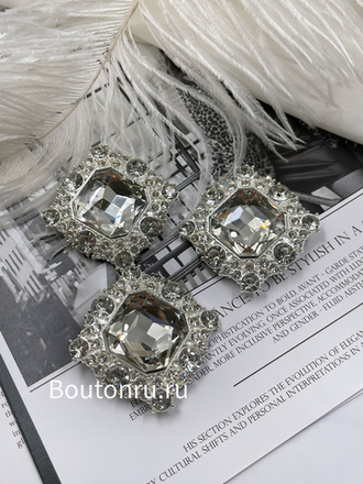 Пуговицы квадратные в стразах на двух ножках