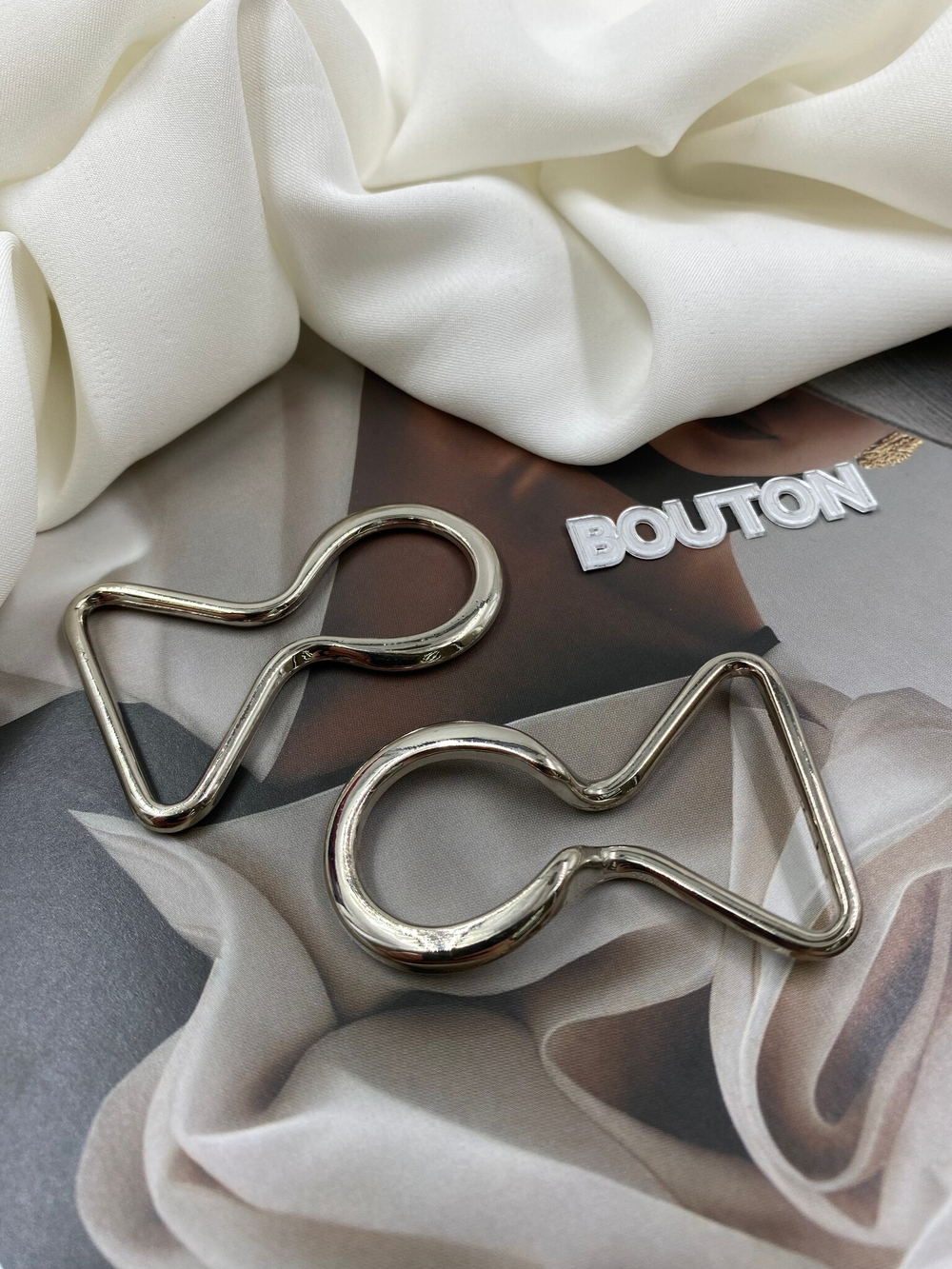 Пряжка застежка серебристая переплетенная