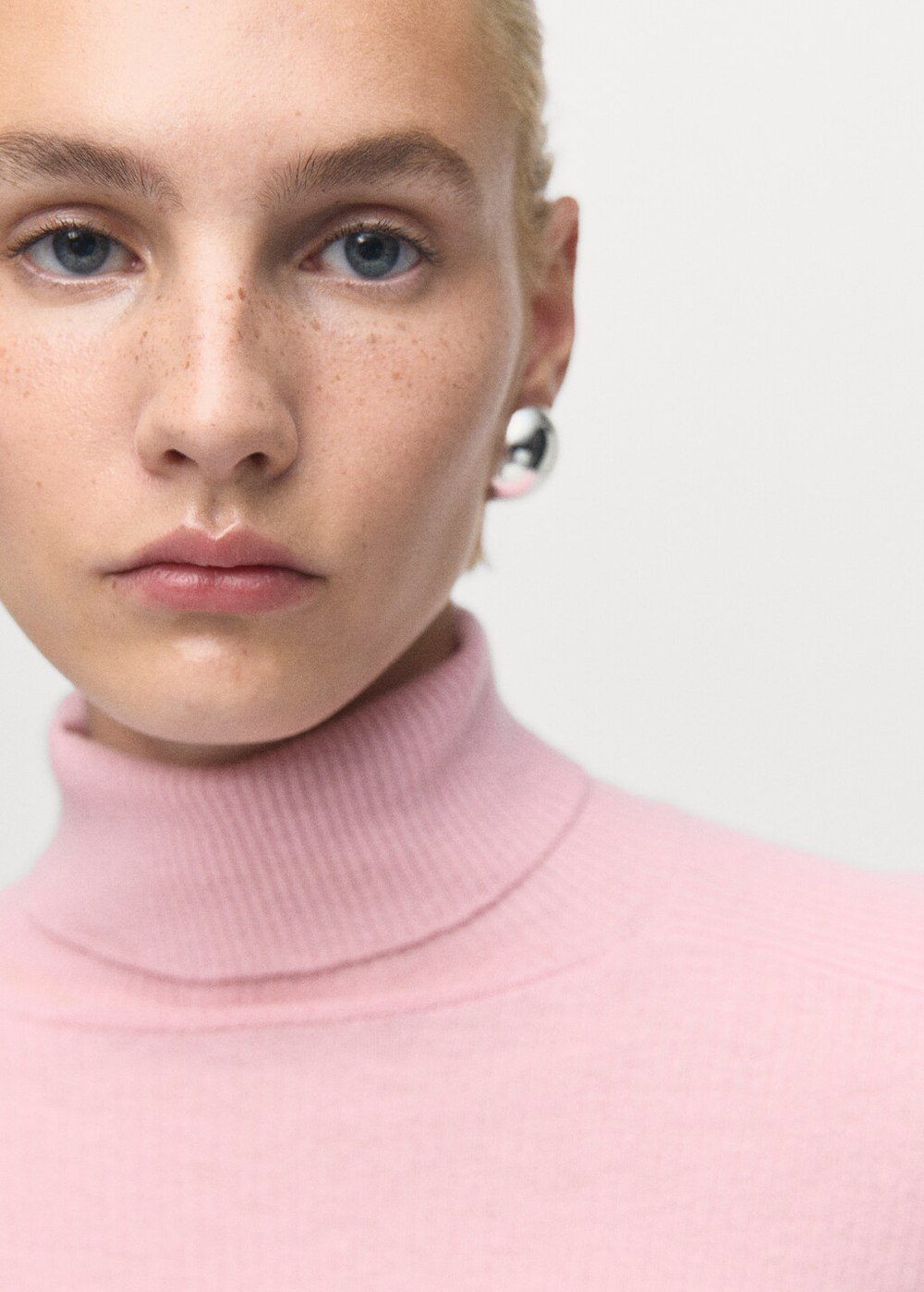 Шерстяной джемпер с высоким воротником