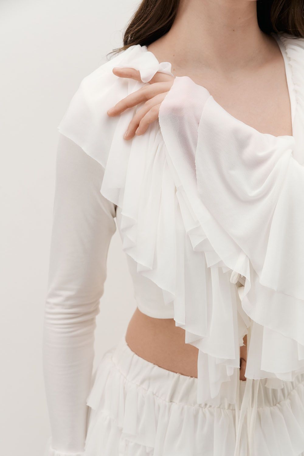 Блуза с оборками кремового цвета