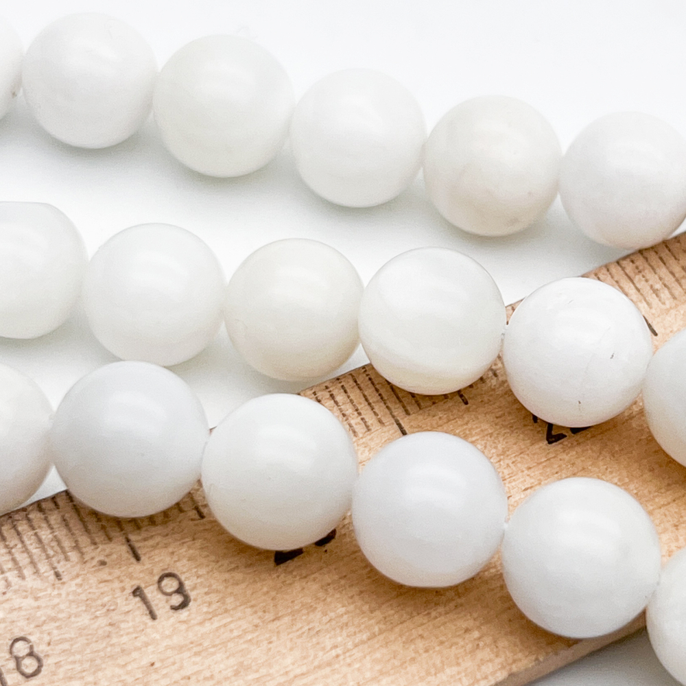 Лунный камень бусины (белая иризация), диаметр около 10-10,3 мм, цена за 9 шт (1/4 нити)