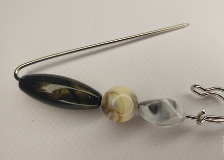 Булавка брошь "Серые камешки" для кардигана, пальто, платков, костюмов, одежды. Бижутерный сплав