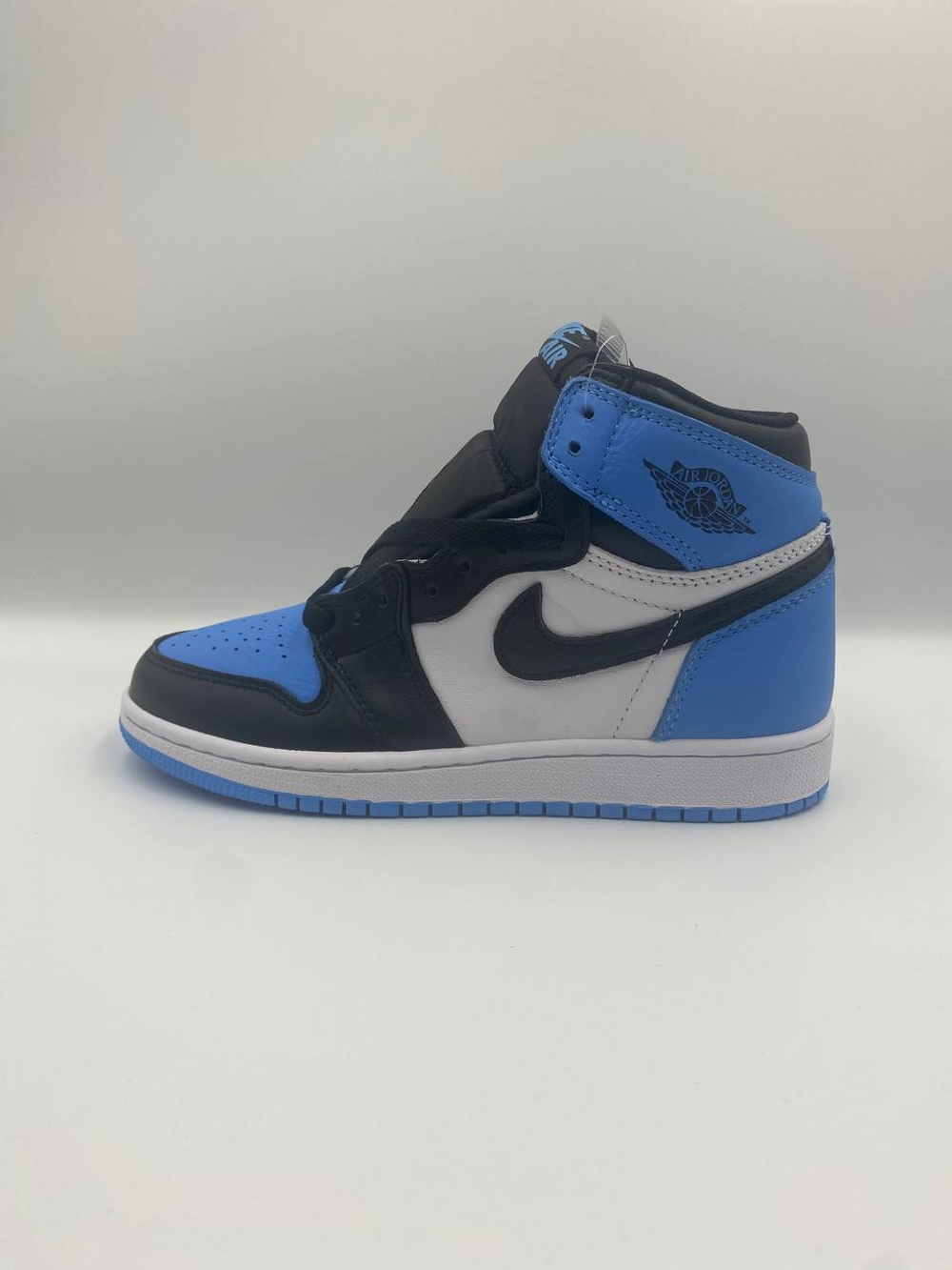 Купить Air Jordan 1 Retro High OG UNC Toe