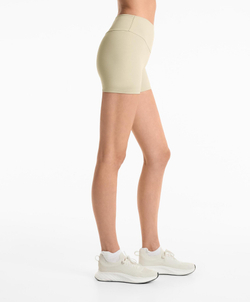 OYSHO Облегающие шорты Comfortlux с высокой посадкой длиной 10 см, зеленовато-желтый