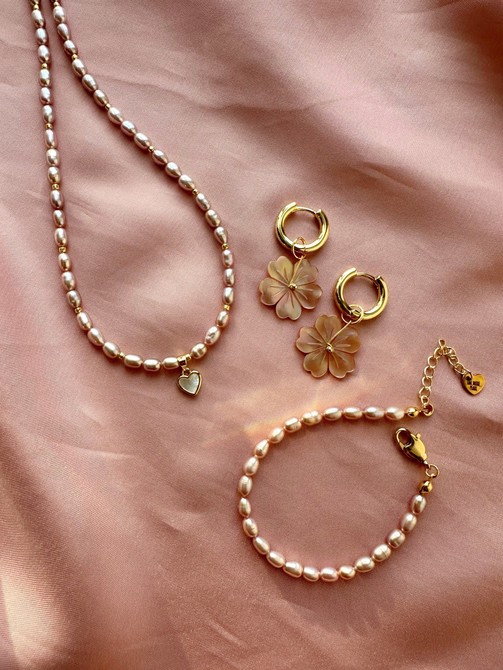 Серьги Цветы из розового перламутра