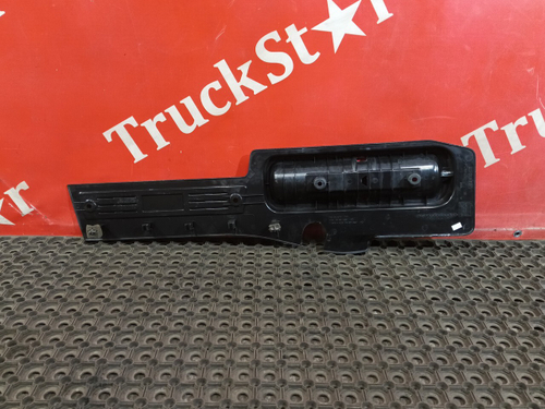 Накладка порога правого 2018г.