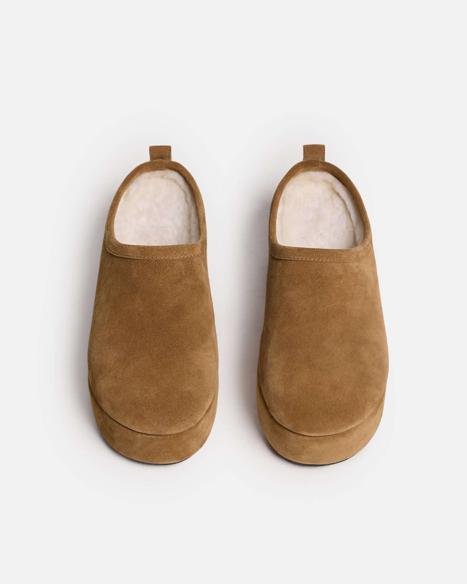 УГГИ НА ПЛАТФОРМЕ