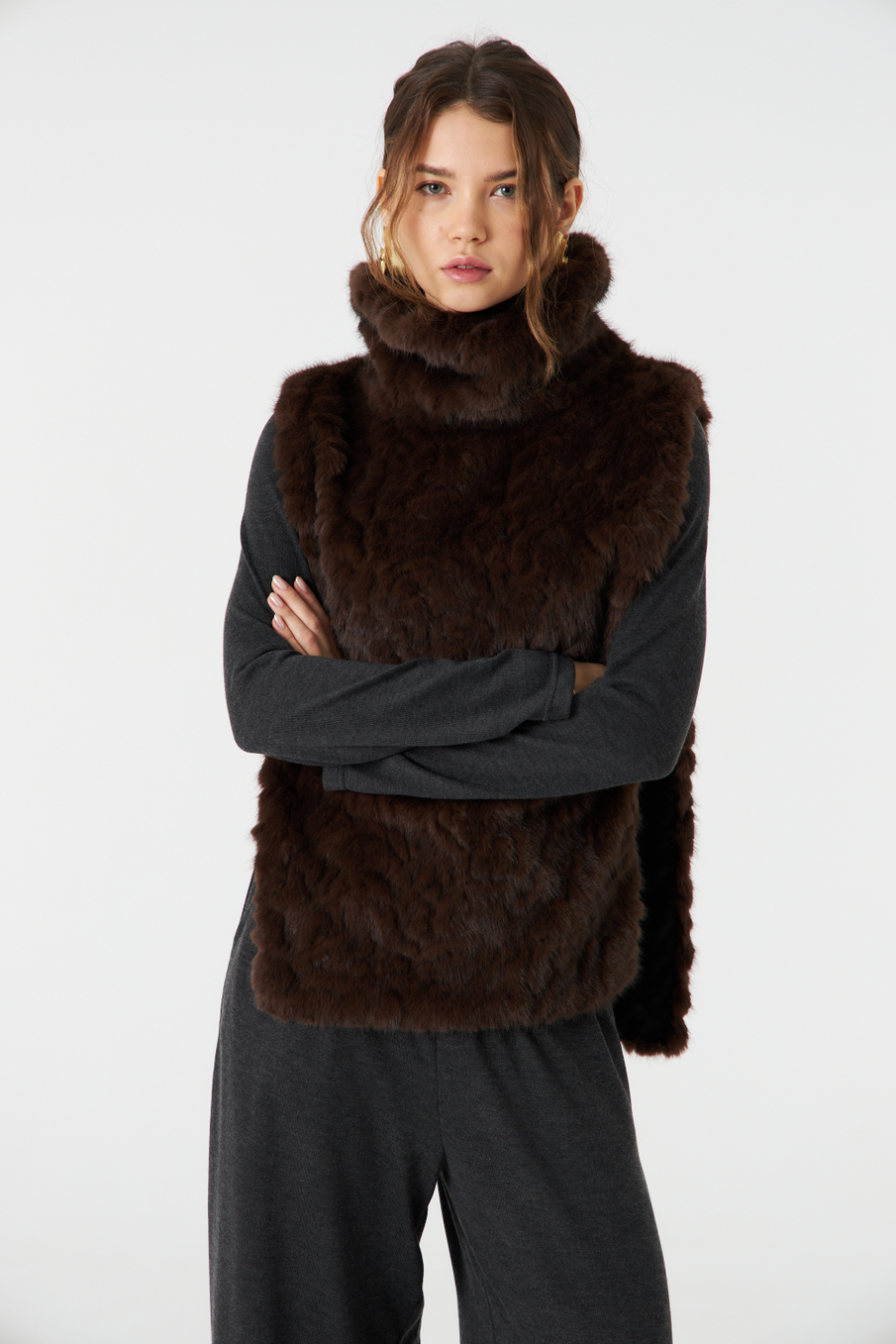 Манишка из эко-меха