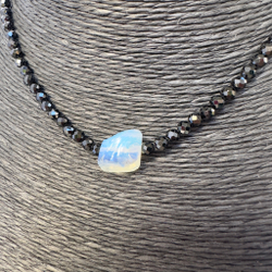 Чокер-колье "Око ночи" с натуральной шпинелью