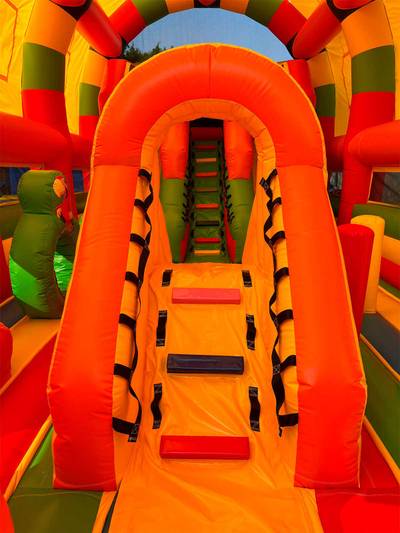 Коммерческий надувной батут «Страна Сафария 2» с крышей и двумя горками, 12*6*6 м