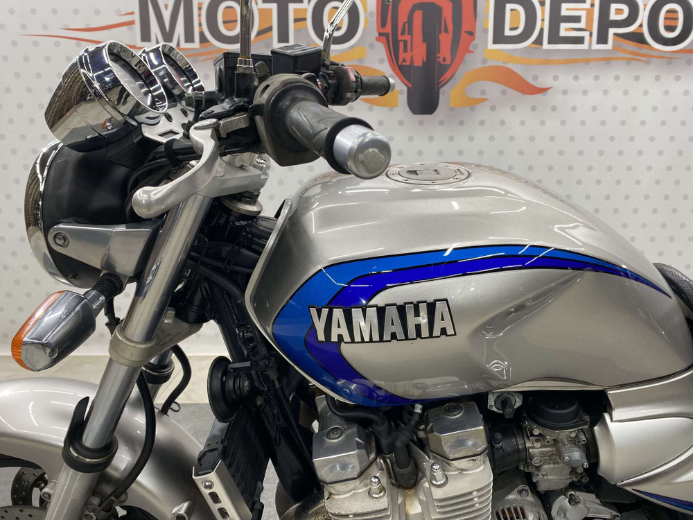 Yamaha XJR1300, 2004