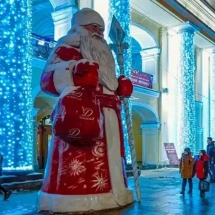 Большие фигуры Дед Мороза и Снегурочки - высота по запросу