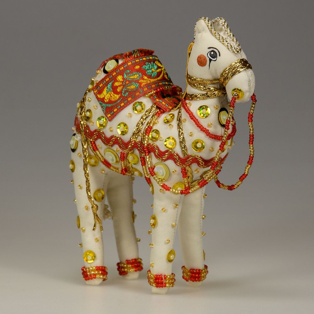 Бисерная ёлочная игрушка Верблюд