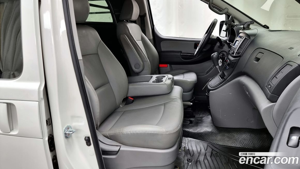 Hyundai The New Grand Starex Van 3-х местный (03.2021)
