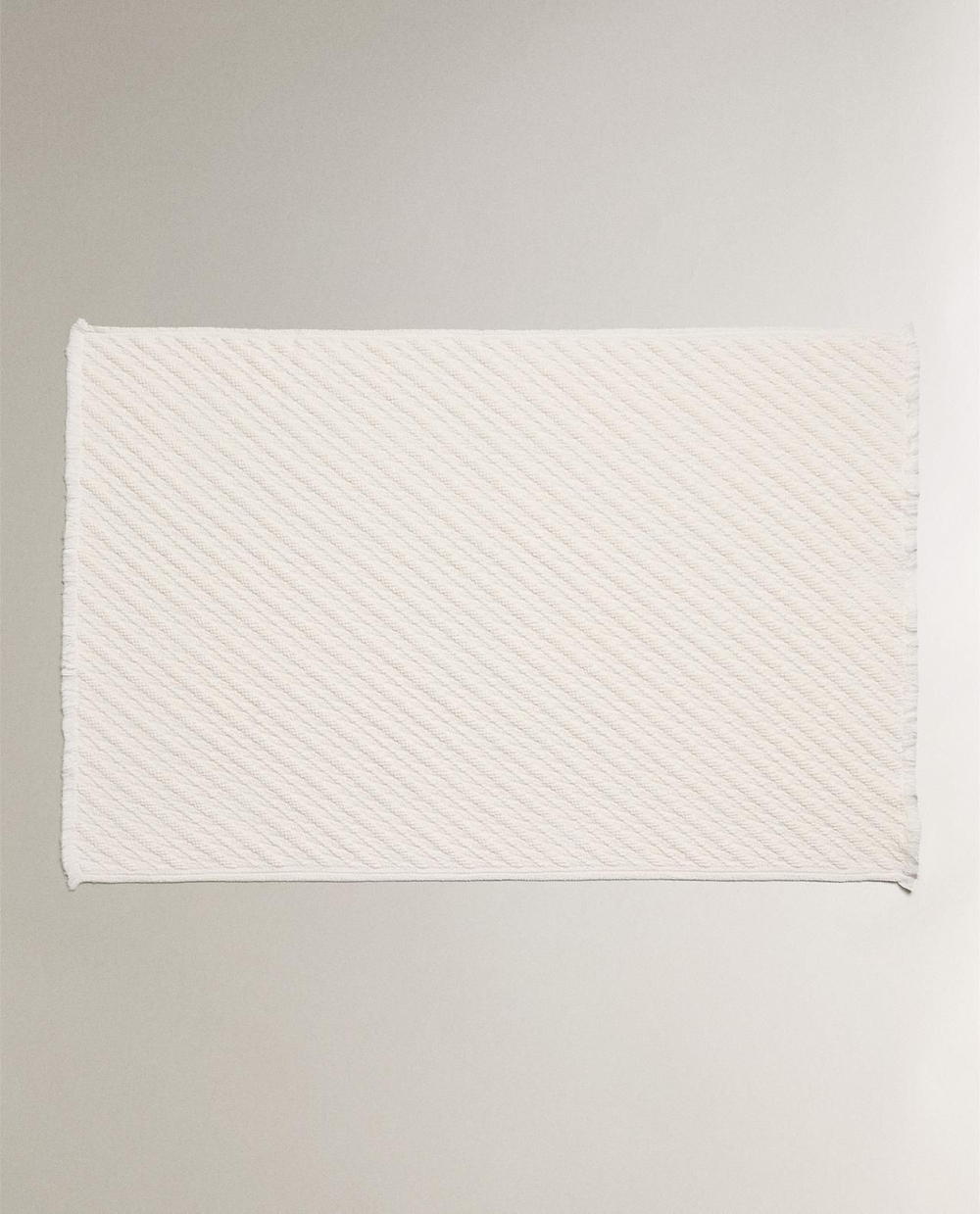 Zara Home - Коврик для ванной в диагональную полоску, бежевый, 60x90 см
