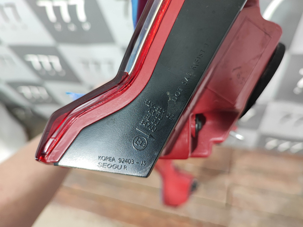 Фонарь задний Kia Stinger (CK) 17-21 Новый Оригинал 92403J5010