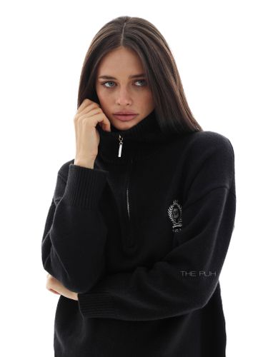 Вязаный костюм с вышивкой в черном цвете