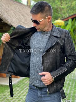 Мужская куртка косуха из черной кожи питона JT-114