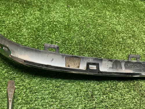 Молдинг решетки радиатора Mercedes V W447 (14-нв)