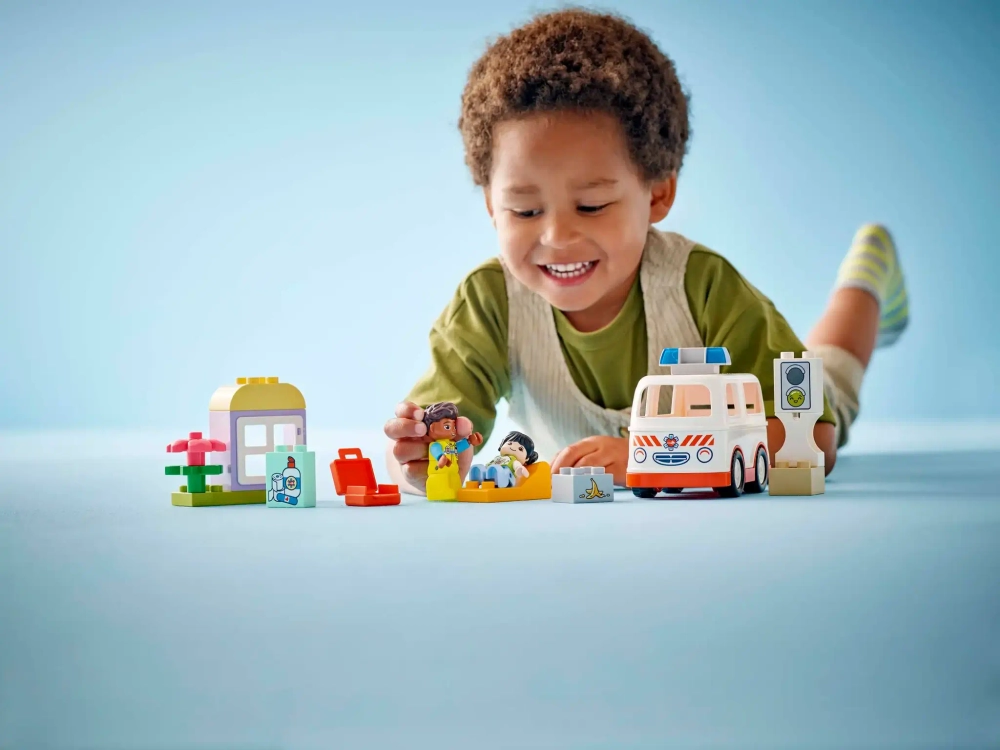 Конструктор LEGO Duplo 10447 Скорая помощь и водитель