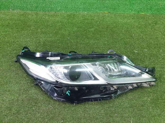 Стекло фары правое Toyota Camry xv70 (2017-н.в.)