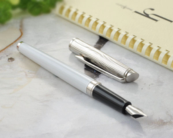 Перьевая ручка Waterman Hemisphere Deluxe, цвет: White CT, перо: F